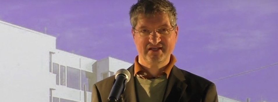 Manfred Wildgruber am Mikrofon